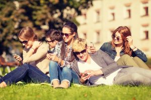 Les smartphones, difficiles de s’en passer © Syda Productions - Fotolia.com