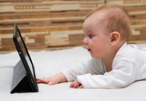 bébé écran