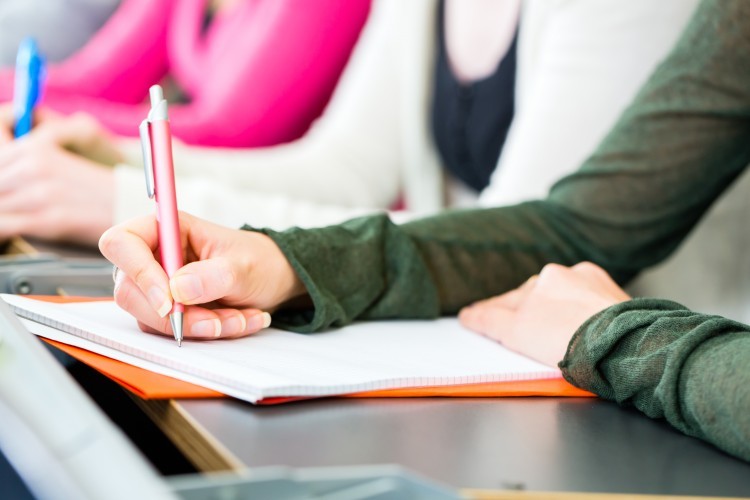 « La langue écrite des étudiants de licence est devenue très défectueuse »