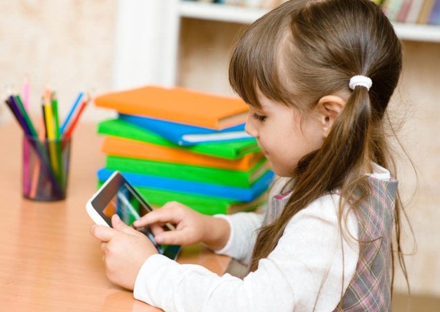 Numérique à l’école : « on continue à enseigner comme il y a 100 ans »