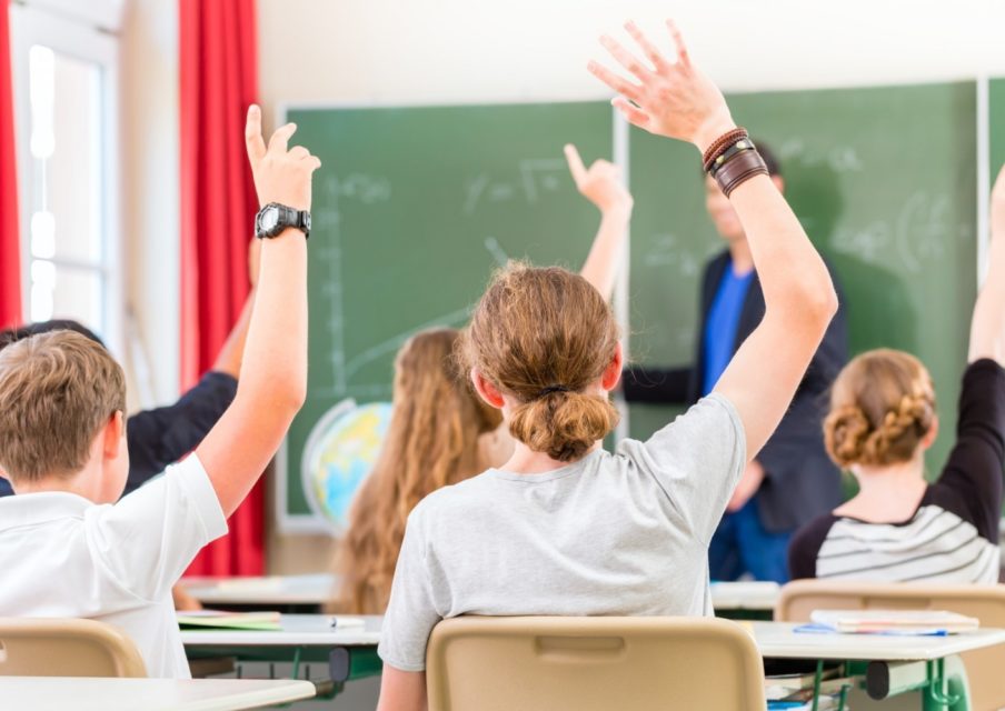 ORS : un projet de circulaire pourrait imposer « plus d’une heure supplémentaire » aux profs du secondaire (SUD)
