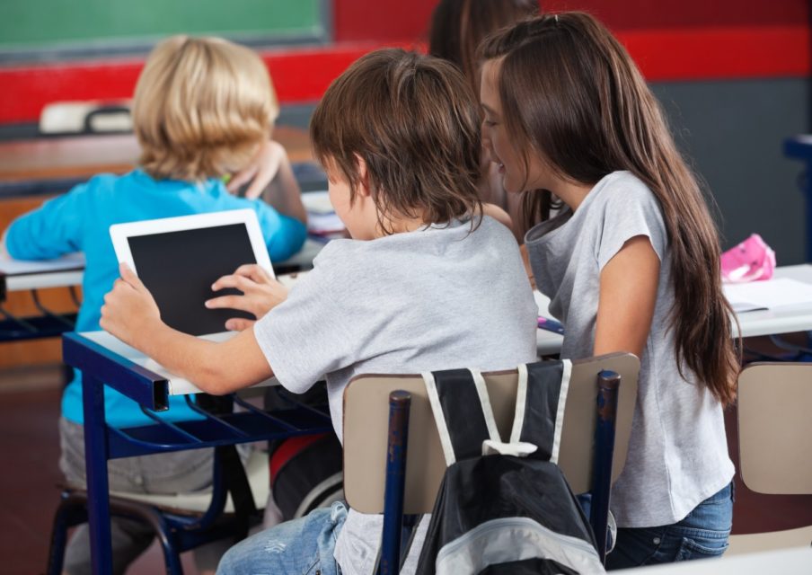 Numérique à l’école : les orientations définitives du plan seront annoncées en mai