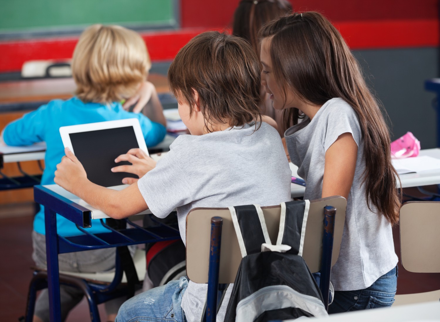 Numérique à l’école : les orientations définitives du plan seront annoncées en mai