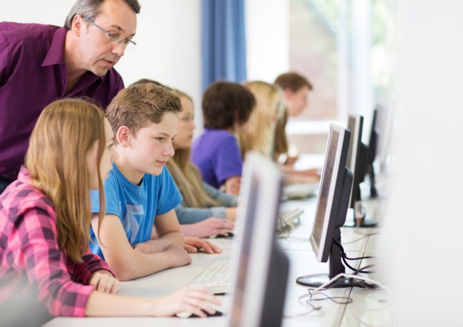 Partenariat Microsoft / Education nationale : « indigne » des valeurs portées par le ministère (associations)