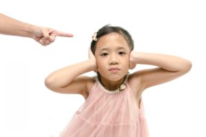 enfant réprimandé