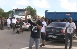 La Guyane est paralysée par un mouvement social qui prend de l'ampleur, et qui touche plusieurs secteurs d'activités © dailymotion / franceinfo