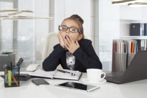 enfant qui bâille