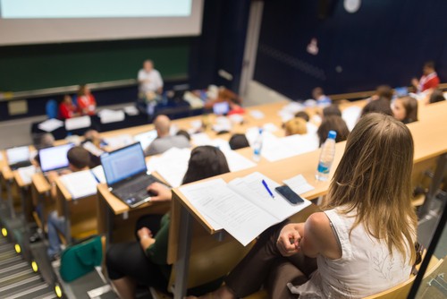 Jauge à 50% dans les universités : Twitter s’enflamme