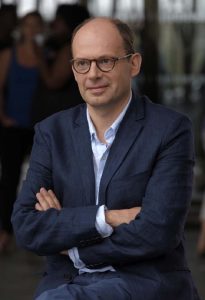 Denis Podalydes interprète le professeur François Foucault (c) Michaël Crotto