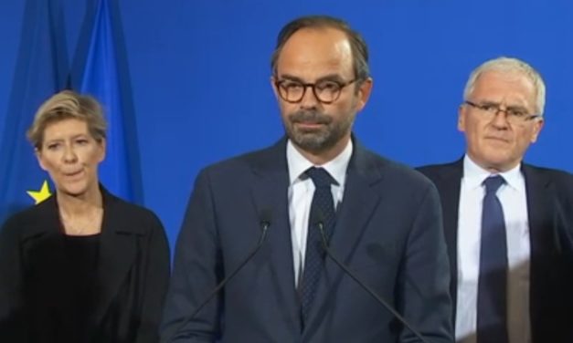 Ouragan Irma : Edouard Philippe veut « assurer la rentrée le plus vite possible »