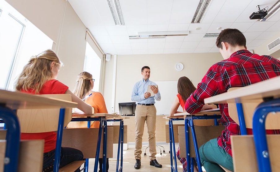 Plan Etudiants : 35 % des lycées peinent à recruter le 2e prof principal de terminale