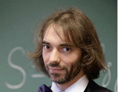 Intelligence artificielle : Cédric Villani veut doubler les salaires des chercheurs en début de carrière