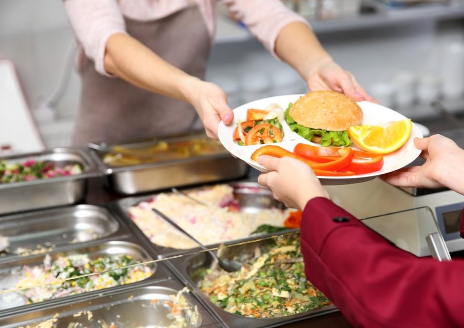 Fermeture des cantines et arrêt des cours d’EPS : la réaction des profs