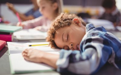 Commencer les cours à 9h : des bénéfices avérés pour le sommeil et la réussite des collégiens