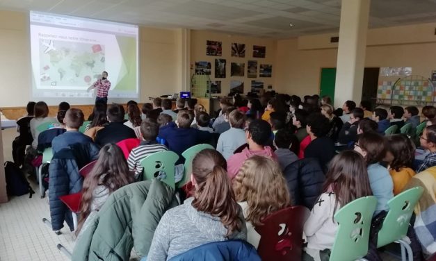 Un tour du monde pour connecter les écoles