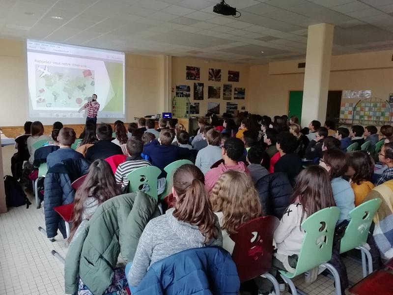 Un tour du monde pour connecter les écoles