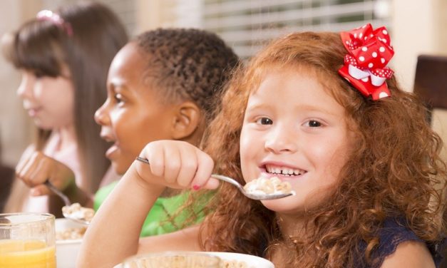 Des petits-déjeuners gratuits à l’école pour lutter contre la pauvreté