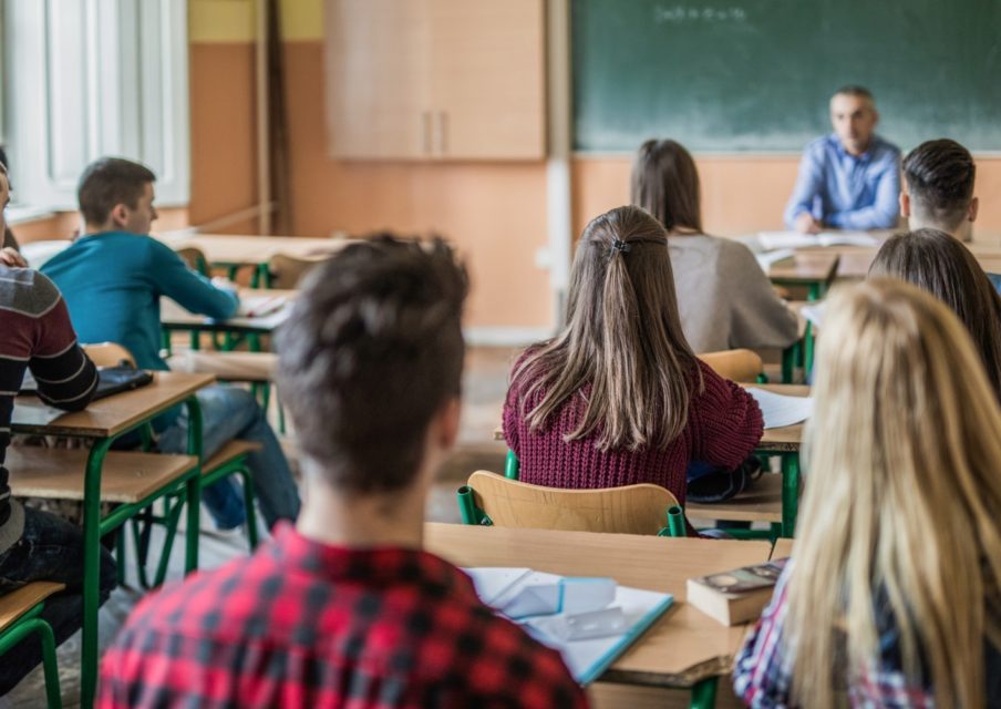 Le nombre d’enseignants non-titulaires dans le secteur public a augmenté de près de 12%