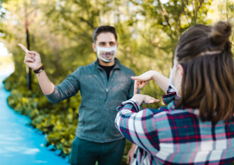 Coronavirus : des masques transparents bientôt distribués aux enseignants