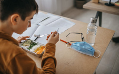 Cantines scolaires : « le covid vient pas manger à midi il travaille »