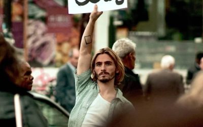 Harcèlement : Claes se met en scène dans le clip de Trouve-toi des amis