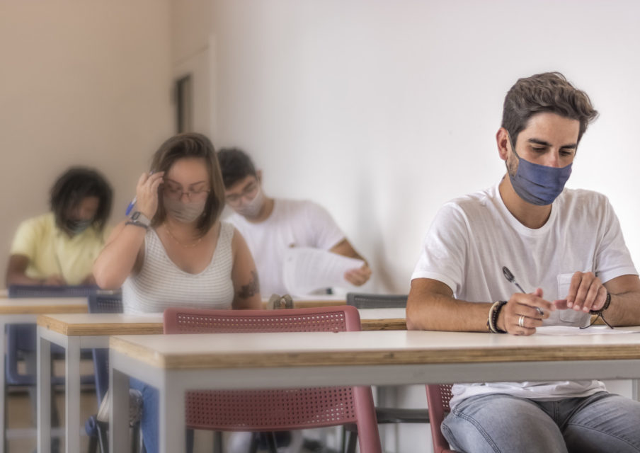 Epreuves écrites de BTS : protocole sanitaire peu respecté et angoisse pour les étudiants