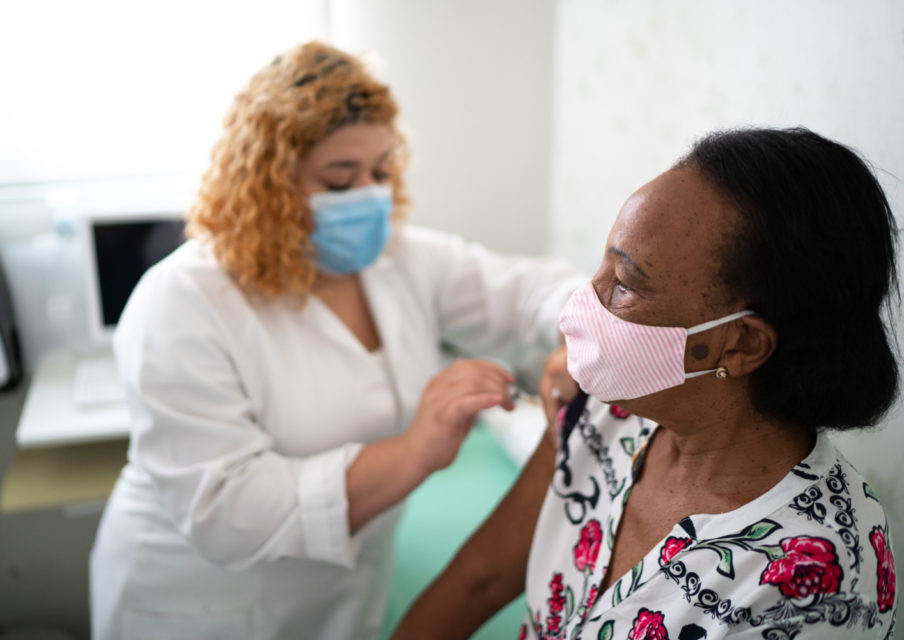 Vaccination : des organisations demandent la priorité pour les enseignants