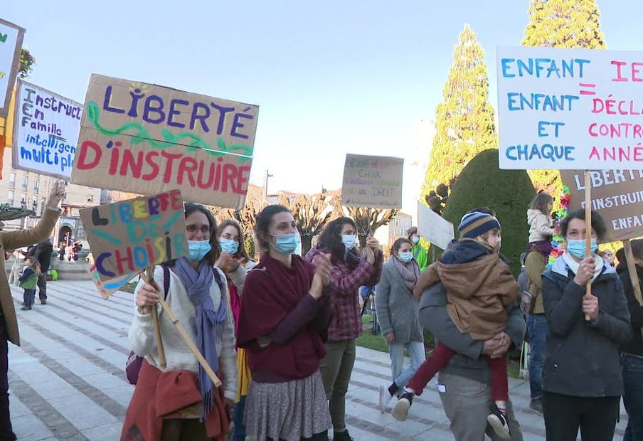 La fin de l’instruction en famille reportée d’un an