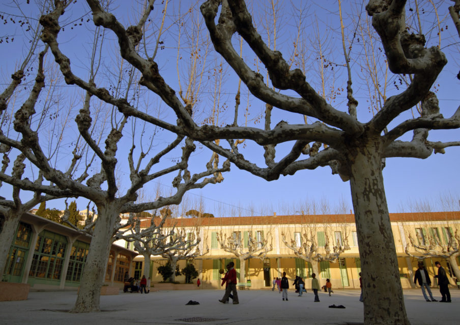 Covid-19 : la fermeture des écoles ne fait pas partie des pistes étudiées par le gouvernement