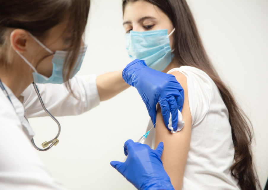 La vaccination des 12-18 ans va permettre « de limiter la fermeture des classes » (Véran)