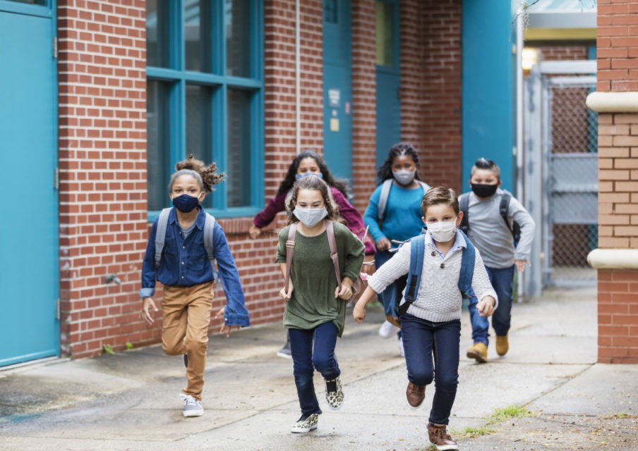 Explosion des contaminations des 6-10 ans, et retour au niveau 3 à l’école ?