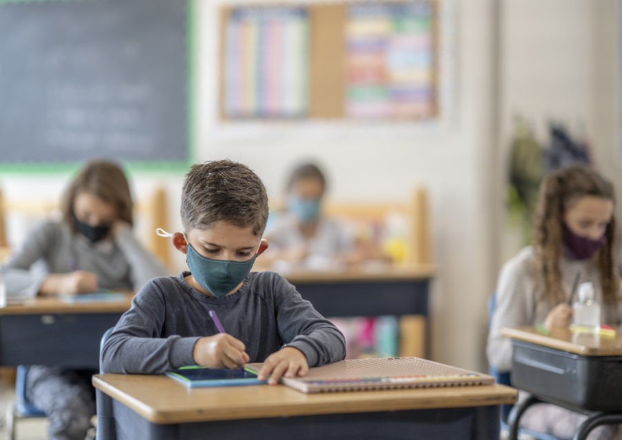 Contaminations dans les écoles : « il faudrait peut-être mettre les enfants en vacances dès maintenant » (médecin)