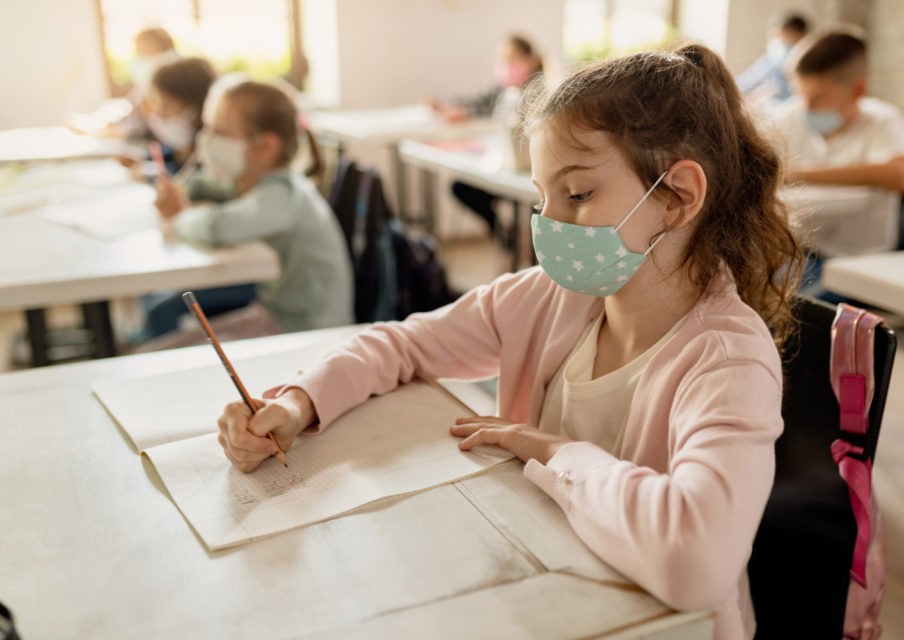 331 715 élèves positifs au Covid : les contaminations explosent