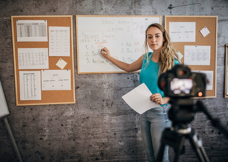 Profs remplaçants en visio :  « C’est la pire des choses à faire »