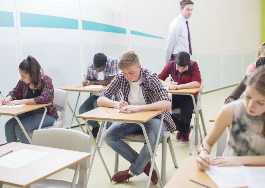 Grève pendant le bac : les syndicats et les enseignants divisés