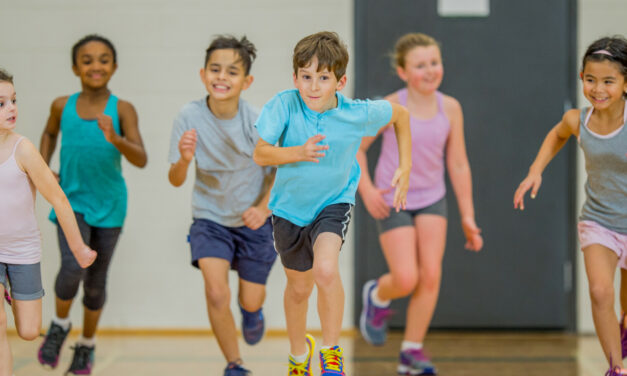 E.Macron promet plus de sport à l’école: « Il faudrait déjà des profs d’eps. Ma fille n’en a pas »