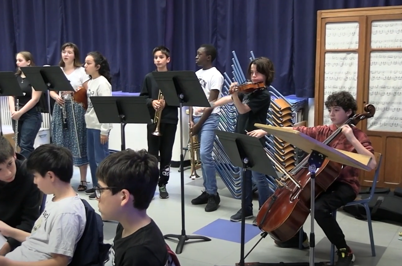 [VIDEO] Classe musique : un orchestre symphonique au collège