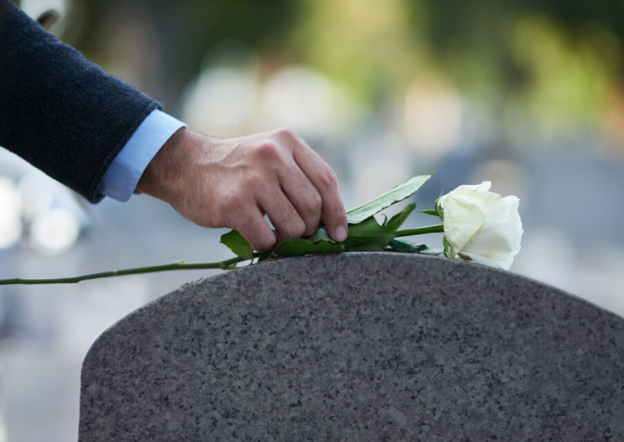 Obsèques de Dominique Bernard : un dernier hommage au professeur de français tué