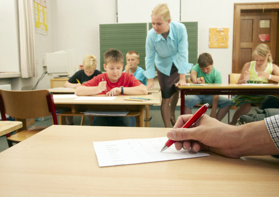 Évaluations des écoles : « elles sont perçues comme inutiles, infantilisantes, chronophages, voire maltraitantes »