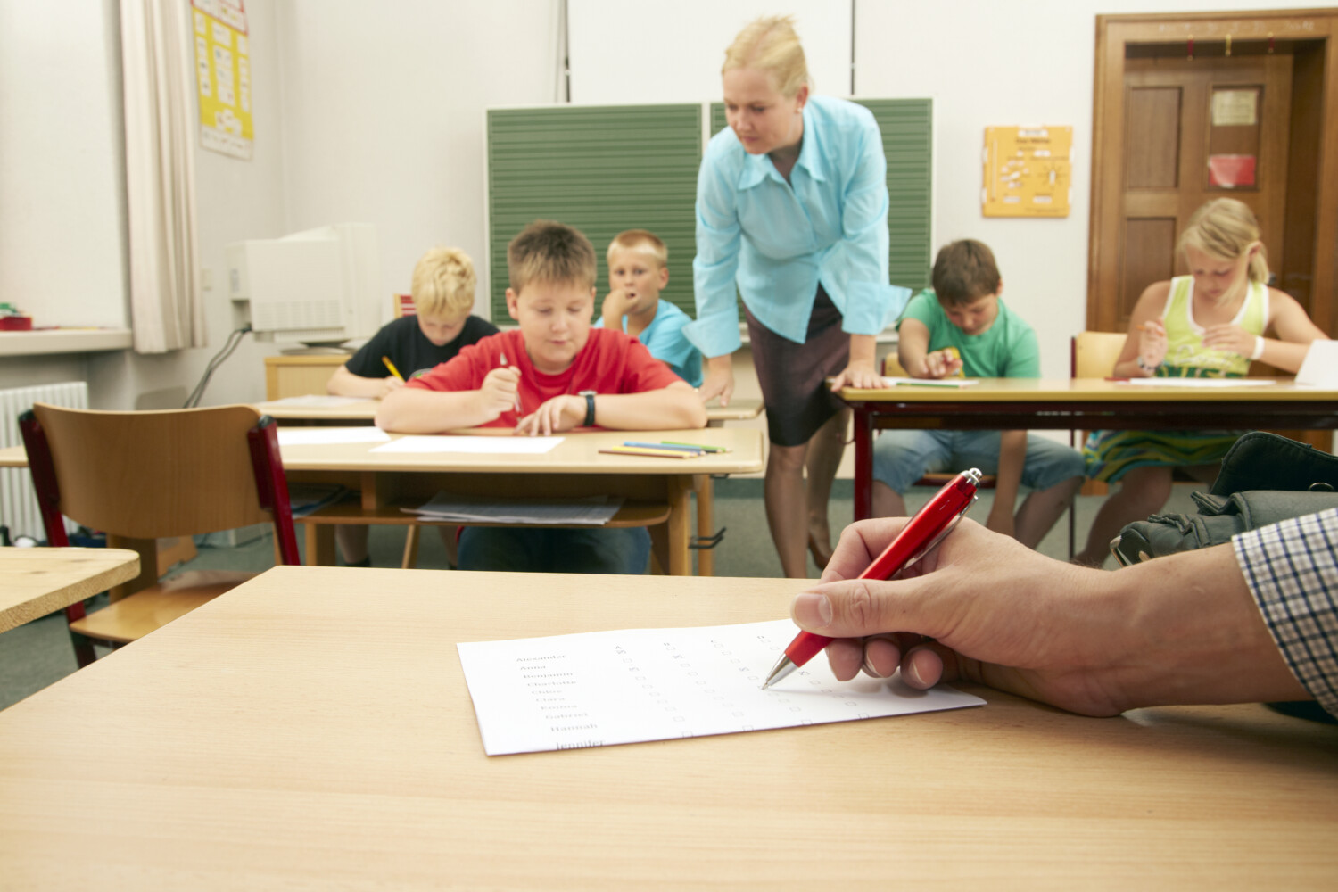 Évaluations de CE1 : des résultats en hausse, notamment en mathématiques Teacher evaluation