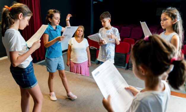 Théâtre obligatoire au collège : les syndicats et les parents d’élèves mitigés