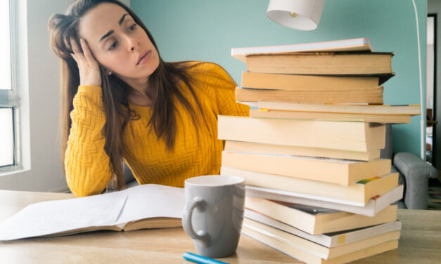 « L’immense majorité des professeurs est obligée de travailler pendant les vacances »