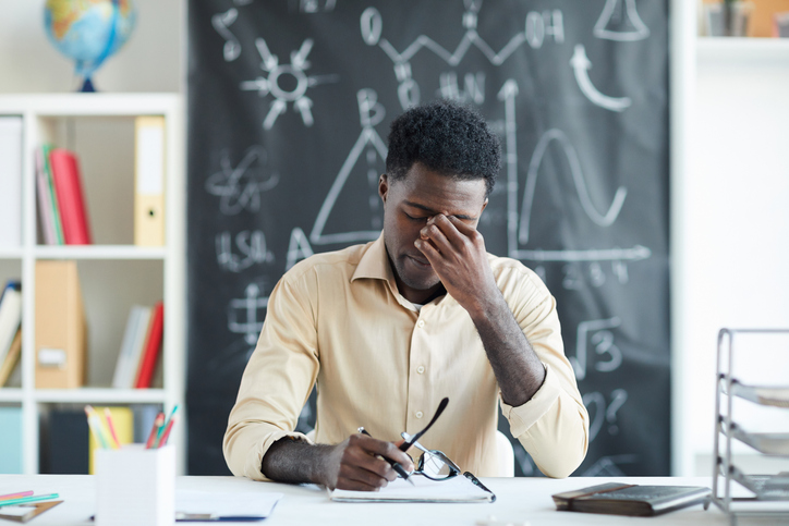 Horaires de travail des enseignants : « actuellement en train de bosser : il est 23h58 »