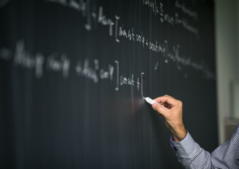 Renforcement du soutien en mathématiques : « ne manque plus qu’à trouver des profs de maths »