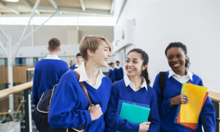 Uniforme à l’école : « un des moyens » de lutte contre le harcèlement scolaire