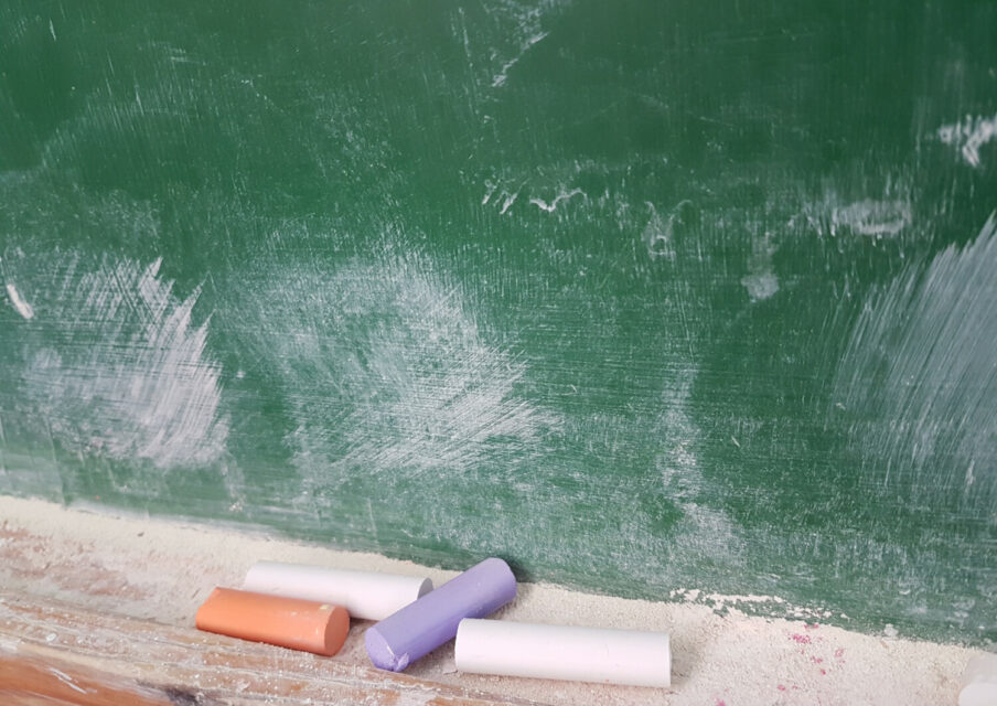 Délabrement dans le 93 : une fenêtre s’effondre sur la tête d’un personnel de collège