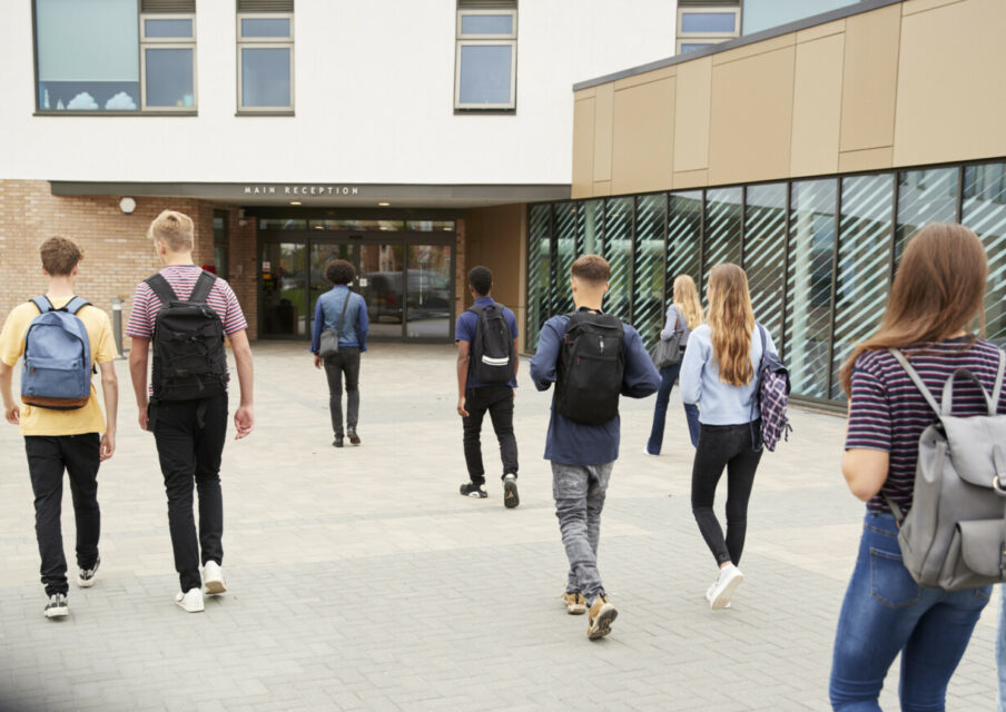 « Déployer un bouclier autour de l’école » : le  nouveau plan de sécurisation des établissements scolaires