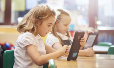 Rapport contre l’hyperconnexion des enfants : « pas d’espace numérique de travail à l’école pour les élèves »
