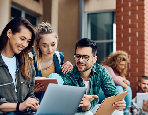 En fac, « bannir les ordinateurs en cours et noter à la main pour lutter contre la déconcentration »