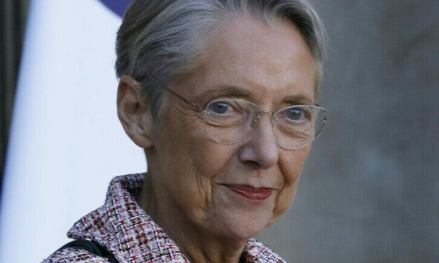 « 14 heures, Elisabeth Borne reconduite ministre de l’Education nationale pendant 14h » !